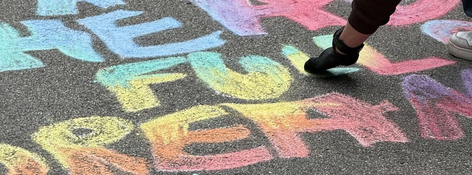 Farbenfrohe Kreideaktion „Die Altstadt ist deine Leinwand“