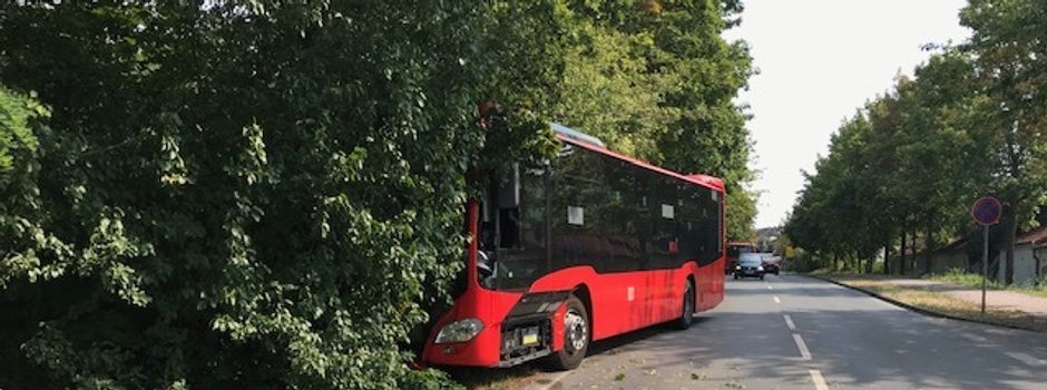 Linienbus in Nieder-Olm rollt selbständig los - drei Fahrgäste waren noch im Fahrzeug