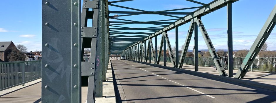 Bei Festnahme in Mainz-Kostheim: Mann springt von Brücke in den Main