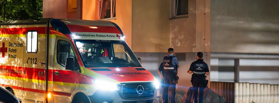Mann greift Frau an und springt aus dem Fenster – auch Kind verletzt