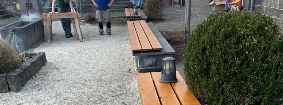 Neue Bänke verschönern unseren Dorfplatz!