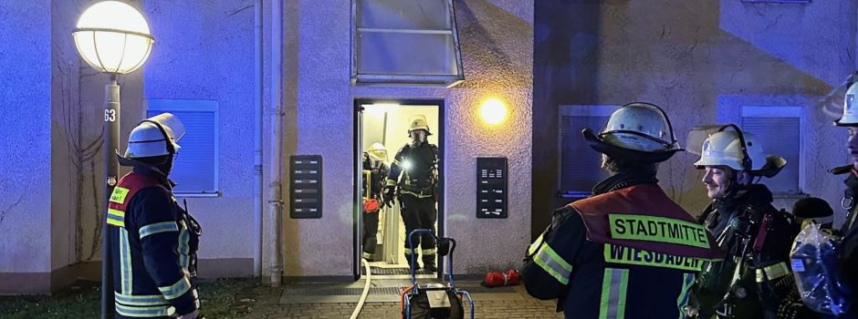 Feuerwehr bei Brand in Wiesbaden im Einsatz