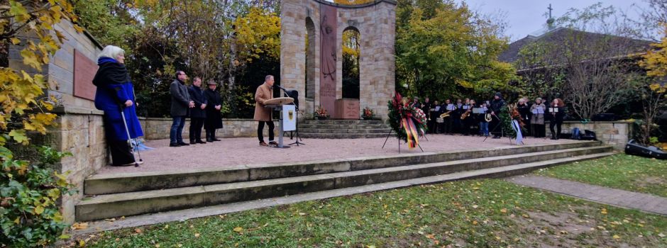Gedenkstunde zum Volkstrauertag am Ehrenmal in Nierstein