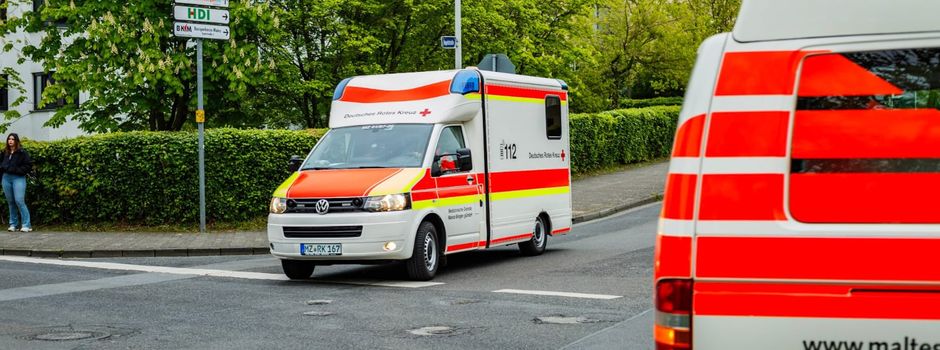 Jugendlicher in Mainz von Auto erfasst und unter Fahrzeug eingeklemmt