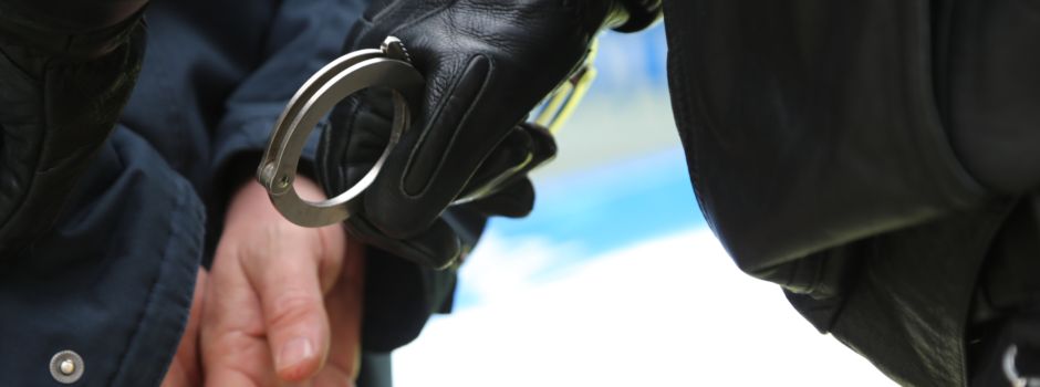 20-Jähriger greift Polizistin und Polizisten an und landet in psychiatrischer Abteilung