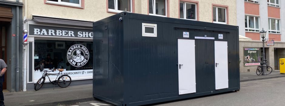 Mainzer Geschäftsleute laufen Sturm: Ärger über Klo-Container vor Ladenzeile