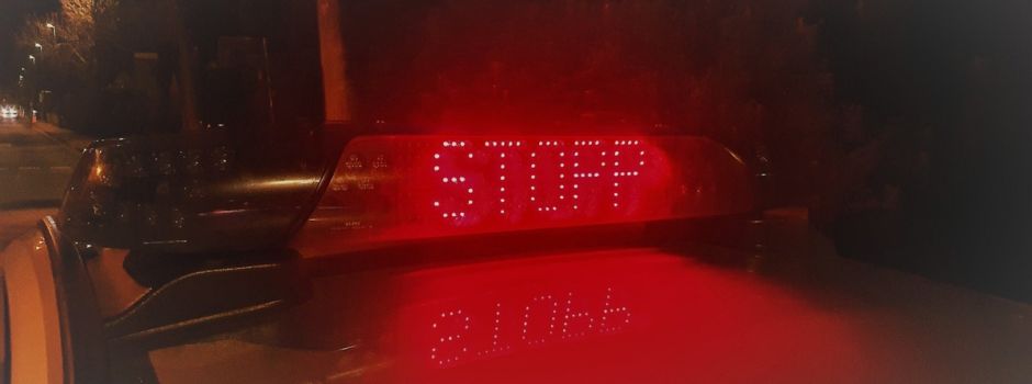 Transporter-Fahrer tauscht vor Polizisten Platz mit Beifahrer