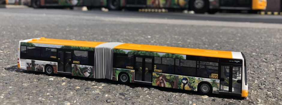 Graffiti-Modellbus für den guten Zweck