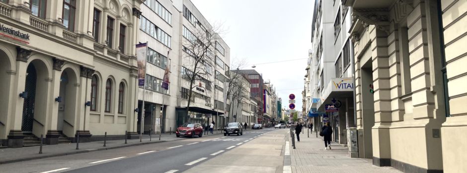 Wohnsitzloser schlägt Ladendetektive in Wiesbadener Mode-Geschäft