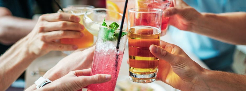 5 Happy Hour Angebote für Cocktails, die sich lohnen