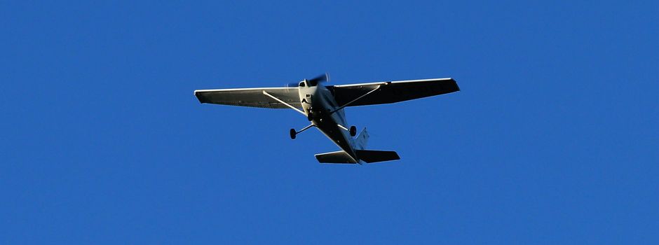 Kleinflugzeug muss auf Feld bei Bingen notlanden