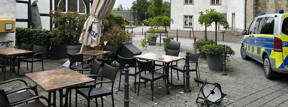 Leiter beschädigt Außenanlage beim Restaurant Athen