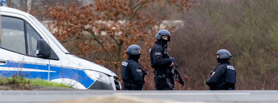 Polizei sucht mit Großaufgebot nach Automatensprengern