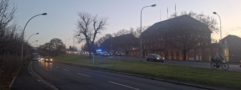 Motorradunfall in Mainz: Langer Stau auf Theodor-Heuss-Brücke