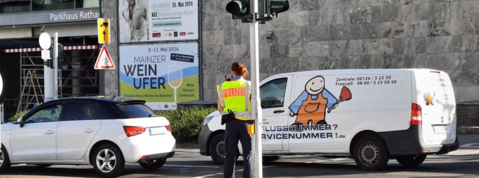 Ampel-Ausfall auf Rheinstraße: Mainzer Polizei regelt Verkehr