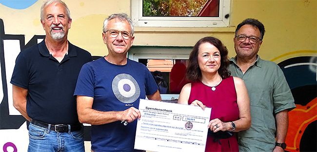 Musik für den guten Zweck: Band „Best of 65“ spendet 1.000 Euro an das Jugendhaus