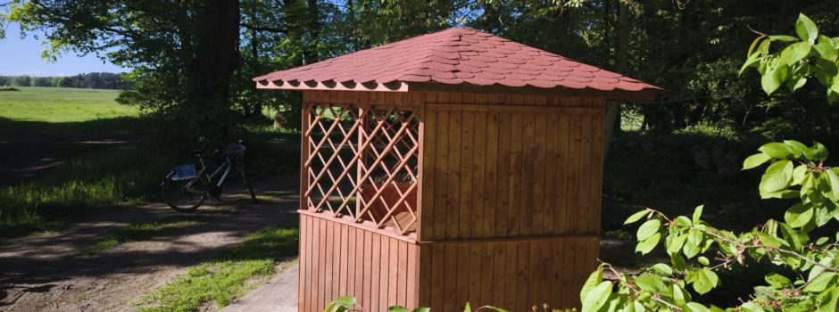 Neuer Anstrich für Pavillon an der Klosterkoppel