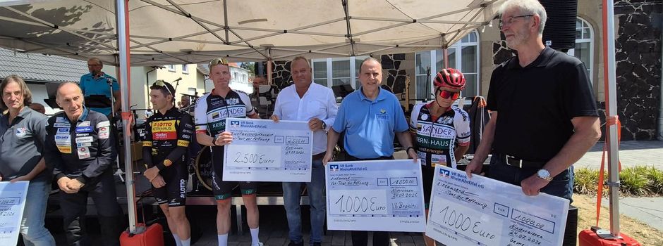 Großer Empfang für die Vor-Tour der Hoffnung in Niederzissen 
