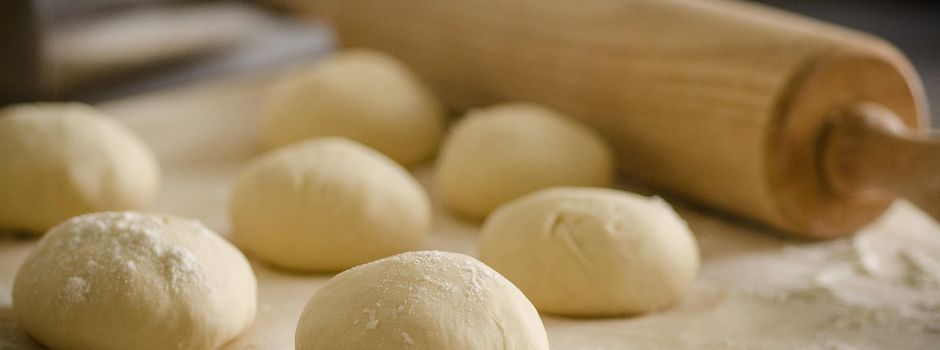 Heiße Wecken verdrehen: 
alte Tradition lebt auf