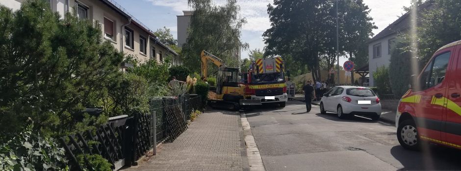 Ungeduldiger Autofahrer fährt Feuerwehrmann über Fuß