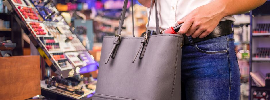 Diebin will Kosmetikartikel im Wert von rund 1.000 Euro entwenden