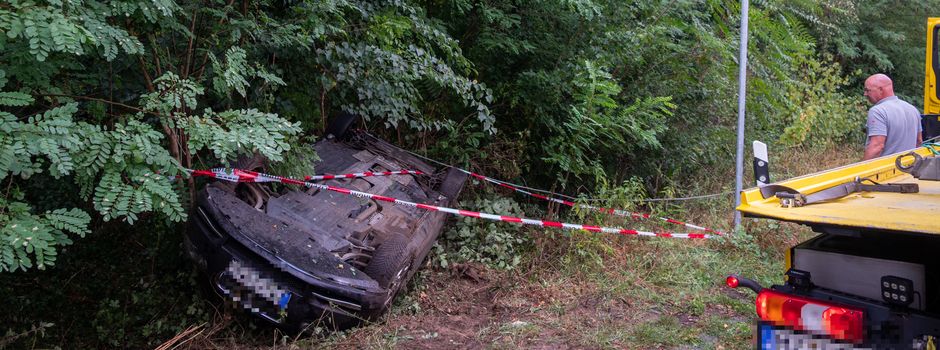 Jaguar überschlägt sich in Budenheim: Fahrer in Klinik