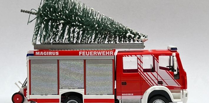 Jugendfeuerwehr sammelt die ausgedienten Weihnachtsbäume ein