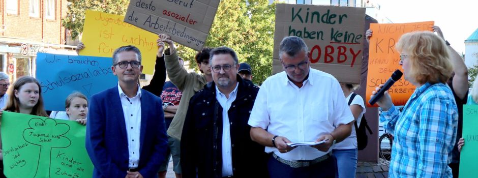 Elternprotest gegen Kürzungen an der Schulsozialarbeit (mit Video)