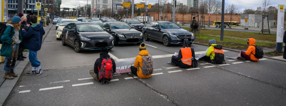 Erstmals in Augsburg: Letzte Generation mit Straßenblockade