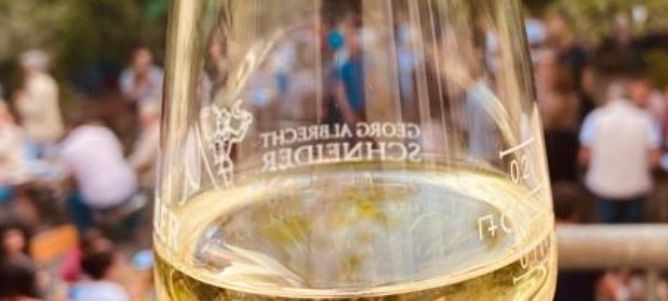 Musik, Wein und Genuss: Sommer-Hoffest im Weingut Müller Schwabsburg