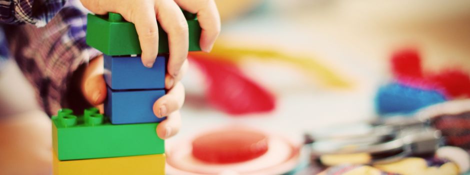 Kinder in Tagespflege im Alter von zwei Jahren sind künftig - wie bei Kitas - ebenfalls beitragsfrei