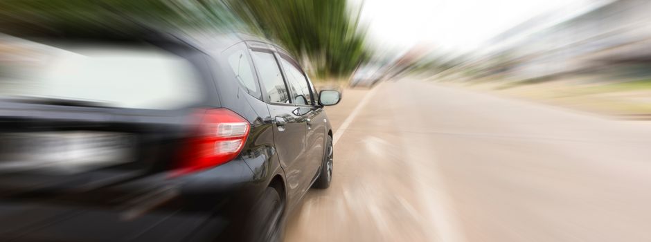 Zeugen zu gefährlichem Überholmanöver