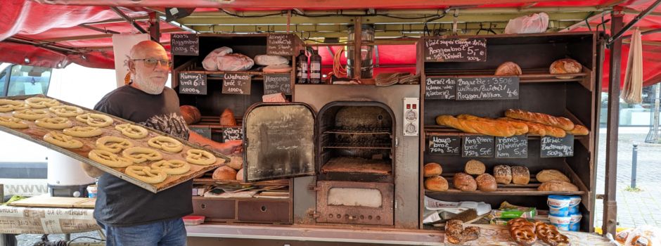 Stände auf dem Wormser Wochenmarkt: Das Steinofenbrotmobil