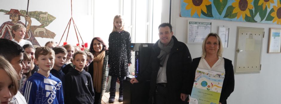 Sprudelwasserautomat in der Grundschule Niedschule eingeweiht