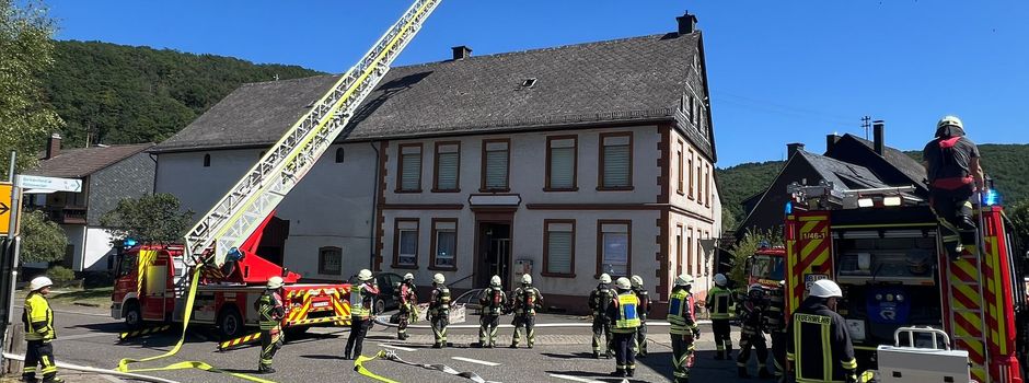 Einsätze der Feuerwehr Leisel: Chemische Reaktion und Dachstuhlbrand