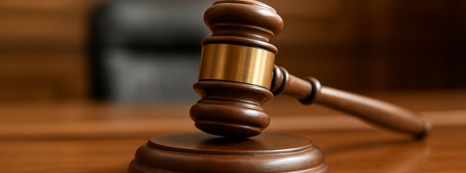 77-jähriger Arzt wegen Vergewaltigung einer 18-Jährigen verurteilt