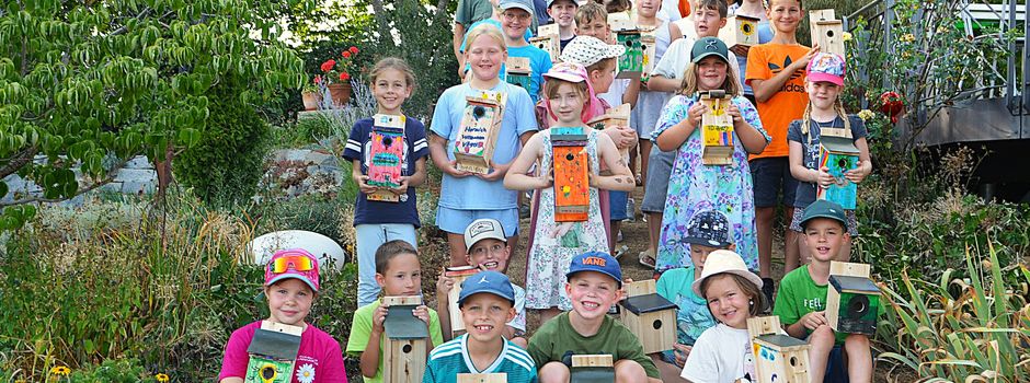 Kinder von „Natur Pur“ basteln Meisennistkästen