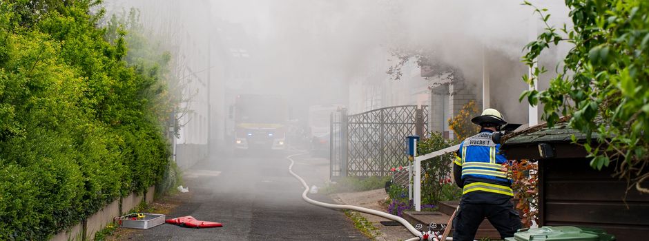 Großeinsatz der Feuerwehr: Haus in Mainz nach Feuer unbewohnbar
