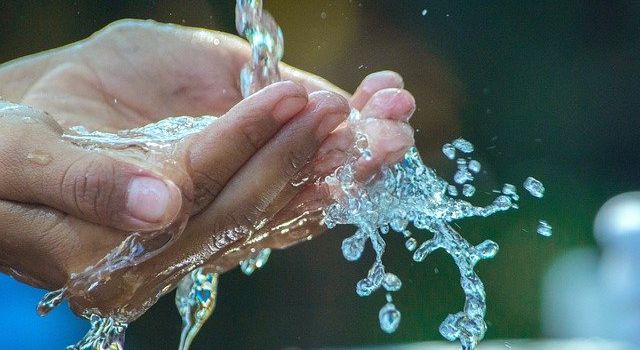 Zwei Augsburger Schülerinnen gegen Mikroplastik in Gewässern