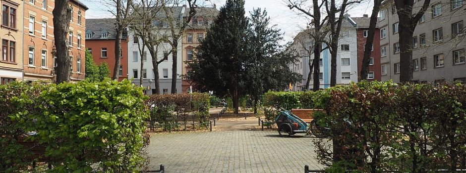 Nackte Menschen im Fokus: Was läuft da am Mainzer Gartenfeldplatz?