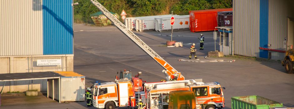 Brand bei ELW in Wiesbaden: Feuer breitet sich schnell aus