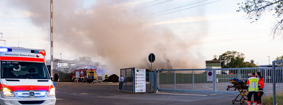 Riesige Rauchwolke über Bischofsheim – Feuerwehr im Einsatz