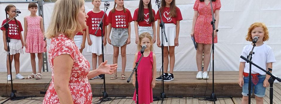 „Sommer machte Super-Laune“ beim Konzert des Kinderchors „Herzwärts“ 