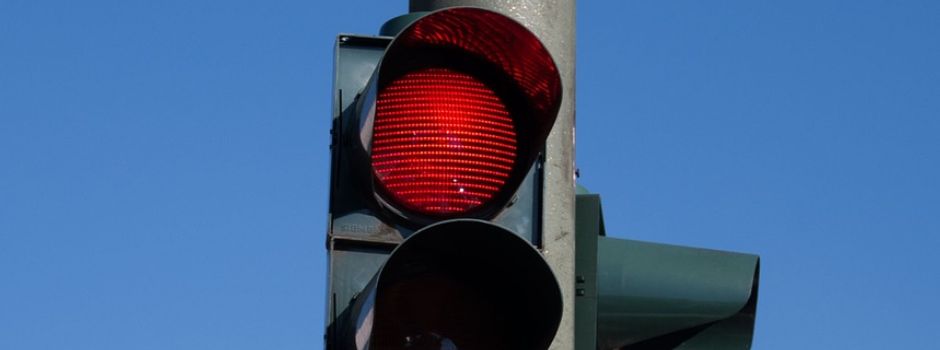 Über zwei rote Ampeln gerast: Rheinhessin auf Crash-Kurs