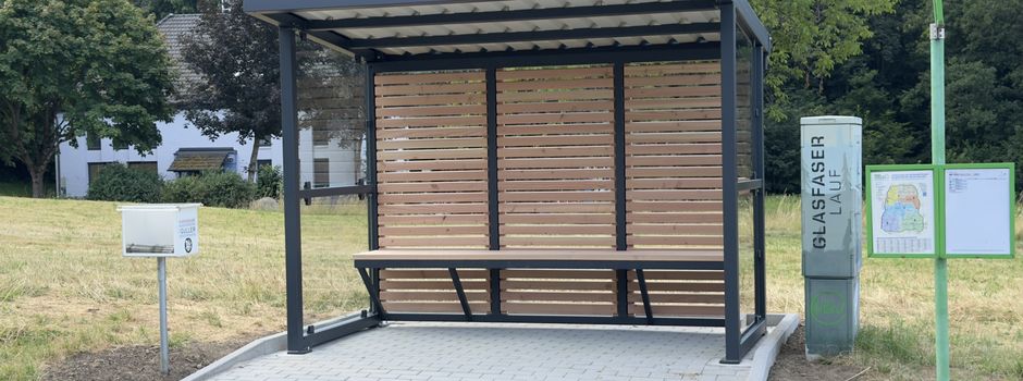 Neue Buswartehäuschen an drei Haltestellen