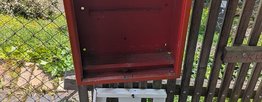 Beschädigung am Holzkugel-Automaten im Brunnental