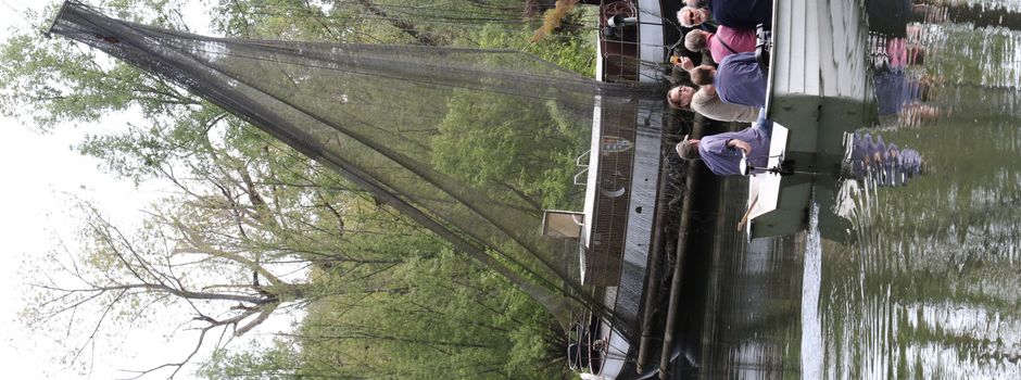 An der Sieg: Aalschokker-Besichtigung am Vatertag