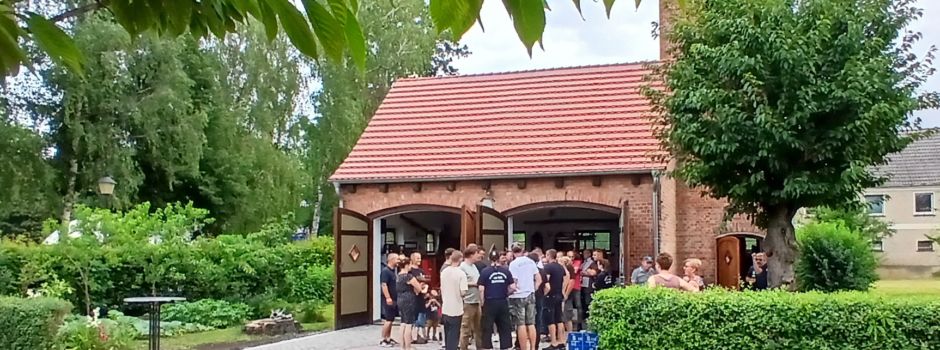 Pflasterung am Feuerwehrdepot enthüllt