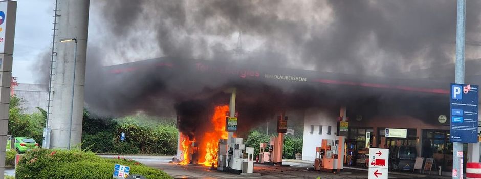 Auto und Tanksäule brennen in Waldlaubersheim