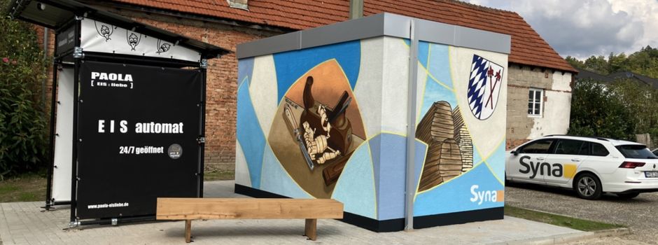 Syna übergibt eine von der Holzmanufaktur Amend hergestellte neue Sitzbank an die Gemeinde
